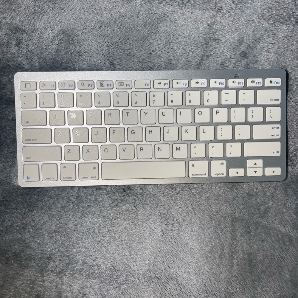 Apple Look Alike Wireless Keyboard New
